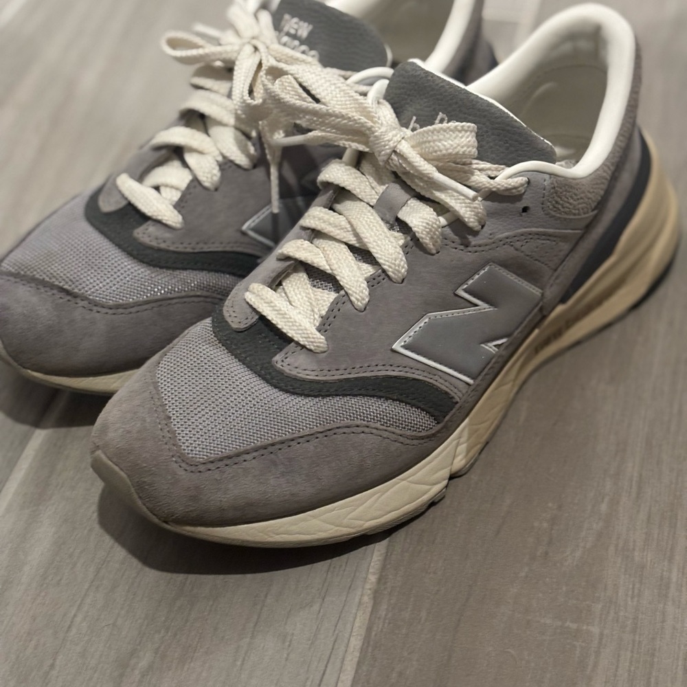 New Balance Gray Classic Sneakers